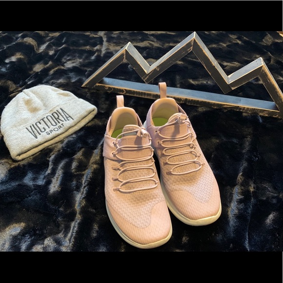 Nike Free Runners - Picture 2 of 4